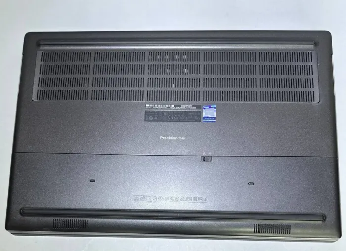 Мобільна робоча станція Dell Precision 7740 / 17.3" (1920x1080) IPS / Intel Core i7-9850H (6 (12) ядер по 2.6 - 4.6 GHz) / 32 GB DDR4 / 256 GB SSD + 256 GB SSD / nVidia Quadro RTX 3000, 6 GB GDDR6, 192-bit / WebCam / Win 11 Pro б/в - зображення 4