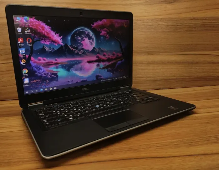 Ультрабук Dell Latitude E7440 / 14" (1366x768) TN / Intel Core i5-4310U (2 (4) ядра по 2.0 - 3.0 GHz) / 8 GB DDR3 / 256 GB SSD / Intel HD Graphics 4400 / WebCam / Windows 10 б/в - зображення 4