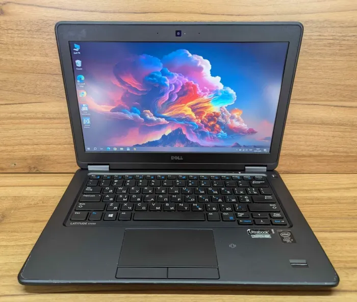 Нетбук Dell Latitude E7250 / 12.5" (1366x768) TN / Intel Core i7-5600U (2 (4) ядра по 2.6 - 3.2 GHz) / 8 GB DDR3 / 128 GB SSD / Intel HD Graphics 5500 / WebCam / Fingerprint / Windows 10 б/в - зображення 2