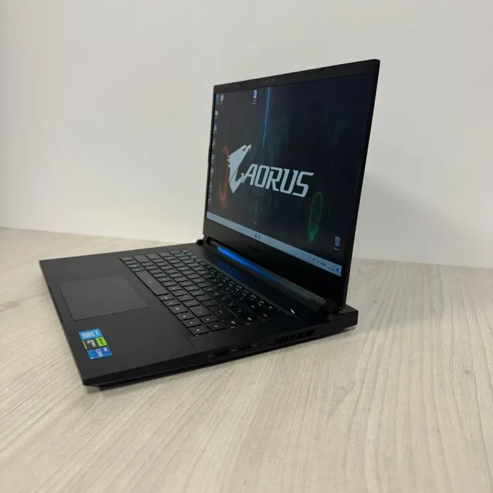 Ігровий ноутбук Б-класу Gigabyte Aorus 15 X5LF / 15.6" (1920x1080) IPS / Intel Core i5-13500H (12 (16) ядер по 3,5 - 4,7 ГГц) / 16 ГБ DDR5 / 512 ГБ SSD / nVidia GeForce RTX 4050, 6 ГБ GDDR6, 96-біт / WebCam б/в - зображення 5