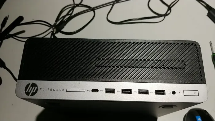 Комп'ютер HP Elitedesk 705 G5 SFF / AMD Ryzen 5 3400G (4(8) ядра по 3.7 - 4.2 GHz) / 16 GB DDR4 / 240 GB SSD+1000 GB HDD / AMD Radeon R7 430, 2 GB GDDR5, 128-bit / Windows б/в - зображення 2