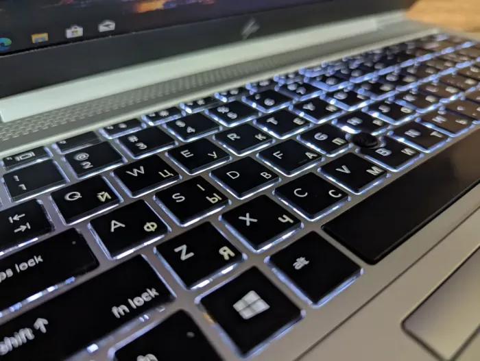 Ультрабук Б-клас HP EliteBook 840 G5 / 14" (1920x1080) IPS / Intel Core i5-8350U (4 (8) ядра по 1.7 - 3.6 GHz) / 16 GB DDR4 / 512 GB SSD / Intel UHD Graphics 620 / WebCam / HDMI / Windows 10 б/в - зображення 6