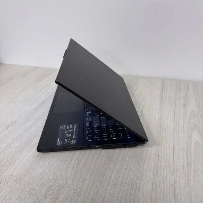 Ігровий ноутбук Б-класу Asus Vivobook Pro 15 OLED N6506MU / 15,6" (2560x1440) OLED / Intel Core Ultra 9 185H (16 (22) ядер по 2,3 - 5,1 ГГц) / 24 ГБ DDR5 / 2000 ГБ SSD NVMe / nVidia GeForce RTX 4060, 8 ГБ GDDR6, 128-біт / WebCam б/в - зображення 7