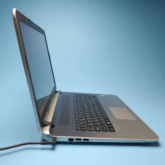 Ноутбук Б-клас HP Pavilion 17-g015dx / 17.3" (1600x900) TN / Intel Core i7-5500U (2 (4) ядра по 2.4 - 3.0 GHz) / 8 GB DDR3 / 240 GB SSD / Intel HD Graphics 5500 / WebCam / Win 10 Home б/в - зображення 3