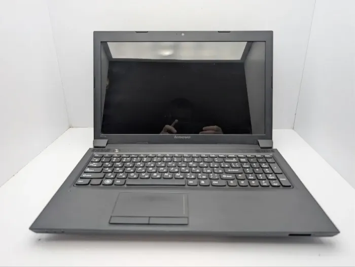 Ноутбук Lenovo B570e / 15.6" (1366x768) TN / Intel Core i3-2330M (2 (4) ядра по 2.2 GHz) / 8 GB DDR3 / 128 GB SSD / Intel HD Graphics 3000 / WebCam / DVD-ROM б/в - зображення 3