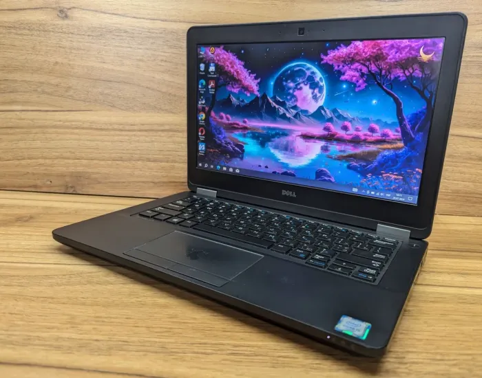 Нетбук Dell Latitude E5270 / 12.5" (1366x768) TN / Intel Core i5-6300U (2 (4) ядра по 2.4 - 3.0 GHz) / 8 GB DDR4 / 240 GB SSD / Intel HD Graphics 520 / WebCam / Windows 10 б/в - зображення 5