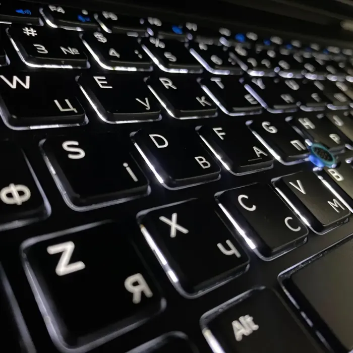 Ноутбук Б-клас Dell Latitude 5591 / 15.6" (1920x1080) IPS / Intel Core i5-8400H (4 (8) ядра по 2.5 - 4.2 GHz) / 16 GB DDR4 / 256 GB SSD / nVidia GeForce MX130, 2 GB GDDR5, 64-bit / WebCam / TouchID б/в - зображення 6