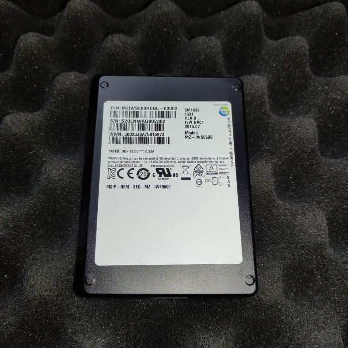 Твердотільний накопичувач SSD Samsung SM1633 / 2.5" / 800 GB / SAS 12G / 3 DWPD б/в - зображення 2