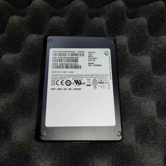 Твердотільний накопичувач SSD Samsung SM1633 / 2.5" / 800 GB / SAS 12G / 3 DWPD б/в - зображення 2
