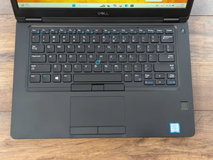 Ноутбук Dell Latitude 5491 / 14" (1920x1080) TN / Intel Core i7-8850H (6 (12) ядер по 2.6 - 4.3 GHz) / 16 GB DDR4 / 512 GB SSD / nVidia GeForce MX130, 2 GB GDDR5, 64-bit / WebCam б/в - зображення 3