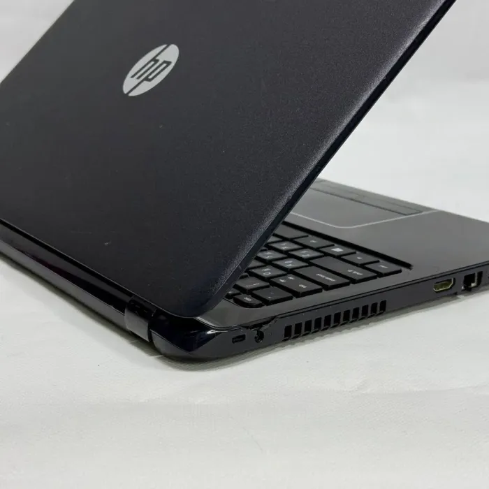 Ноутбук Б-клас HP Laptop 15-g080nr / 15.6" (1366x768) TN / AMD A6-6310 (4 ядра по 1.8 - 2.4 GHz) / 8 GB DDR3 / 128 GB SSD / AMD Radeon R4 Graphics / WebCam / DVD-ROM / Windows 10 Pro б/в - зображення 7