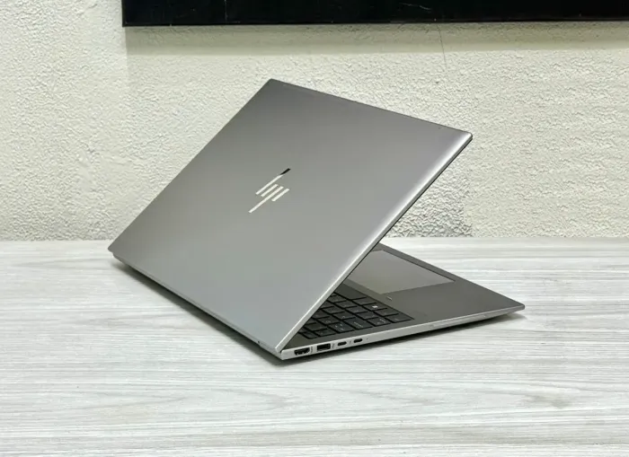 Мобільна робоча станція HP ZBook Firefly 16 G11 / 16" (2880x1800) OLED / Intel Core Ultra 7 155H (16 (22) ядер по 1.4 - 4.8 GHz) / 64 GB DDR5 / 1000 GB SSD / nVidia RTX A500, 4 GB GDDR6, 64-bit / WebCam / Win 11 Pro б/в - зображення 5