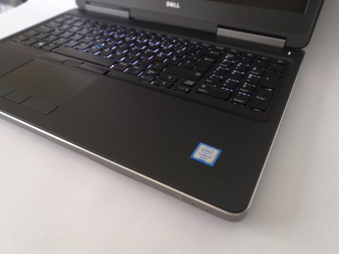 Робоча станція Dell Precision 7520 / 15.6" TN / Core i7-6820HQ (4(8) ядра по 2.7-3.6 GHz) / 16GB DDR4 / 256GB SSD / Quadro M2200, 4GB GDDR5, 128-bit / WebCam б/в - зображення 8