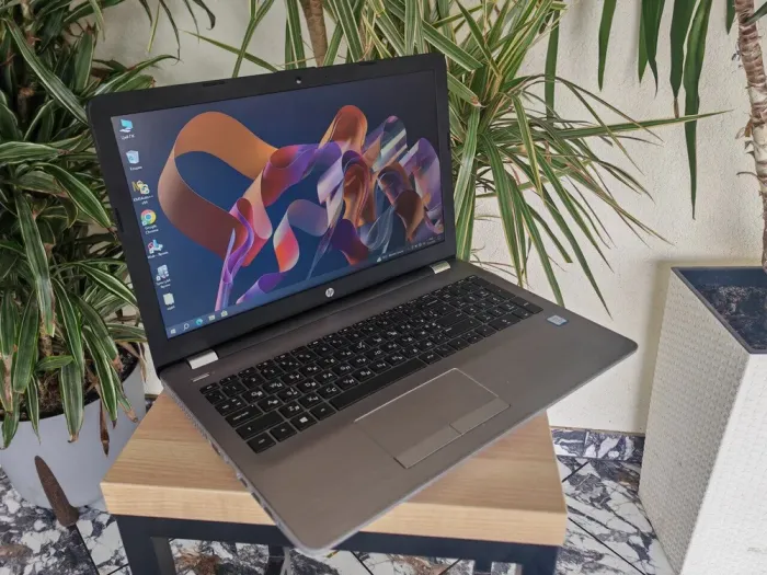 Ноутбук Б-клас HP 250 G6 / 15.6" (1366x768) TN / Intel Core i3-6006U (2 (4) ядра по 2.0 GHz) / 8 GB DDR4 / 128 GB SSD / Intel HD Graphics 520 / WebCam / DVD-ROM б/в - зображення 3