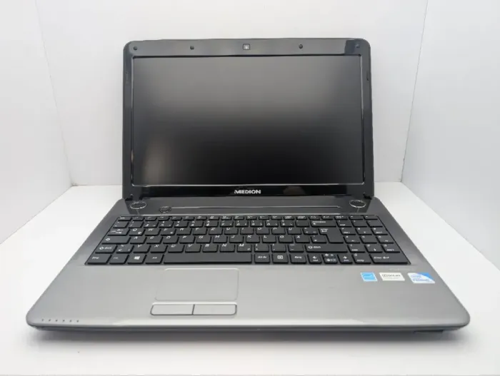 Ноутбук Medion Akoya E6234 / 15.6" (1366x768) TN / Intel Pentium 2020M (2 ядра по 2.4 GHz) / 6 GB DDR3 / 500 GB HDD / Intel HD Graphics / WebCam / DVD-ROM б/в - зображення 3