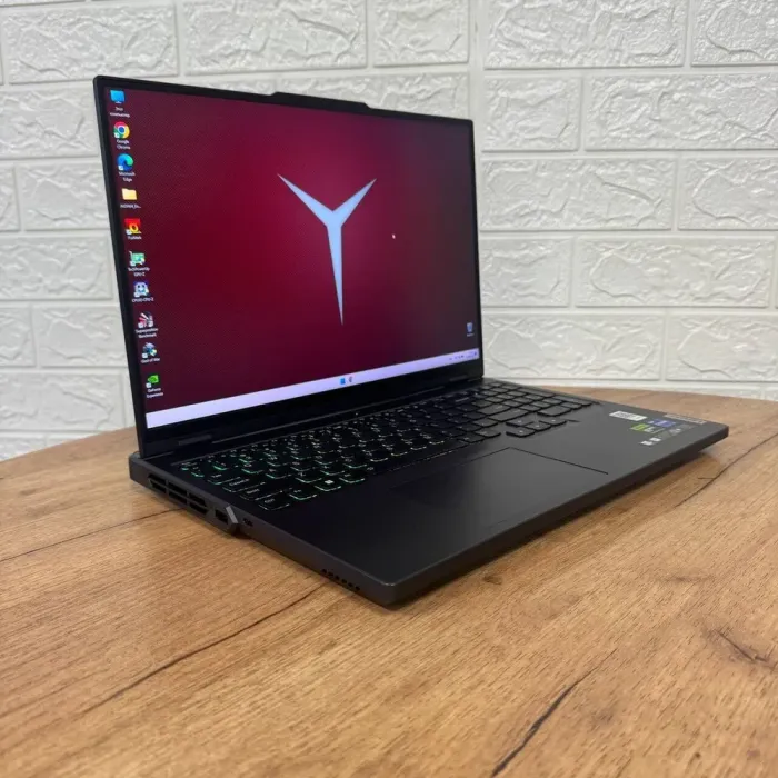 Ігровий ноутбук Б-клас Lenovo Legion Pro 5 16IRX8 / 16" (2560x1600) IPS / Intel Core i7-13700HX (16 (24) ядра по 3.7 - 5.0 GHz) / 32 GB DDR5 / 1000 GB SSD NVMe / nVidia GeForce RTX 4070, 8 GB GDDR6, 128-bit / WebCam б/в - зображення 4