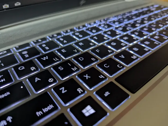 Ігровий ноутбук HP EliteBook 1050 G1 / 15.6" (1920x1080) IPS / Intel Core i7-8850H (6 (12) ядер по 2,6 - 4,3 ГГц) / 32 ГБ DDR4 / 512 ГБ SSD / nVidia GeForce GTX 1050, 4 ГБ GDDR5, 128-біт / Fingerprint / WebCam / Windows 10 б/в - зображення 6