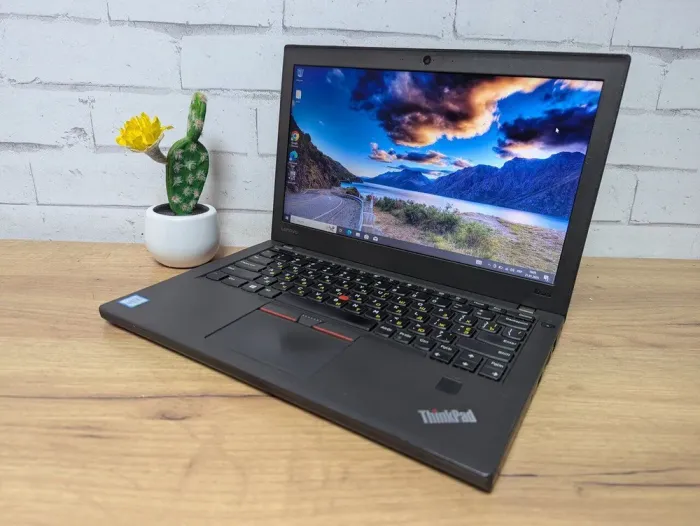 Нетбук Б-клас Lenovo ThinkPad X270 / 12.5" (1366x768) TN / Intel Core i5-6300U (2 (4) ядра по 2.4 - 3.0 GHz) / 8 GB DDR4 / 256 GB SSD / Intel HD Graphics 520 / WebCam / Два АКБ б/в - зображення 4