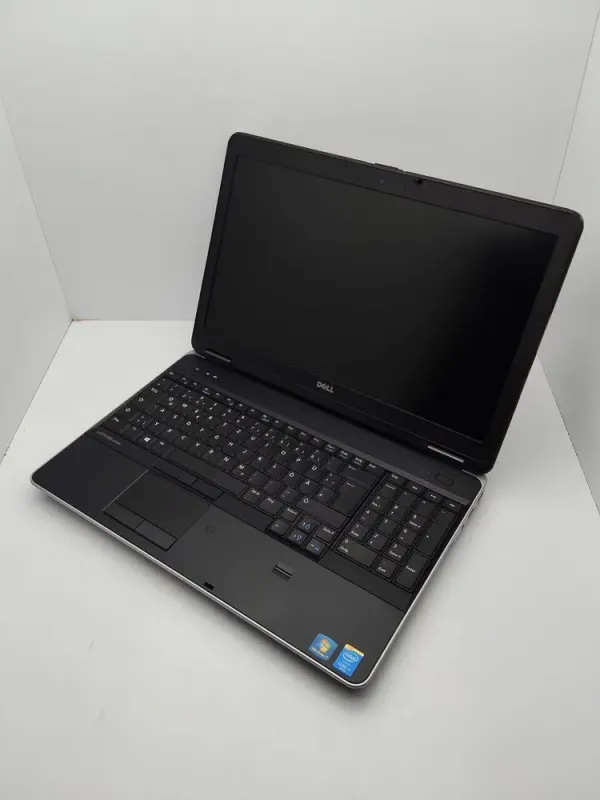 Ноутбук Dell Latitude E6540 / 15.6" (1366x768) TN / Intel Core i7-4810MQ (4 (8) ядра по 2.8 - 3.8 GHz) / 8 GB DDR3 / 240 GB SSD / Intel HD Graphics 4600 / WebCam б/в - зображення 4