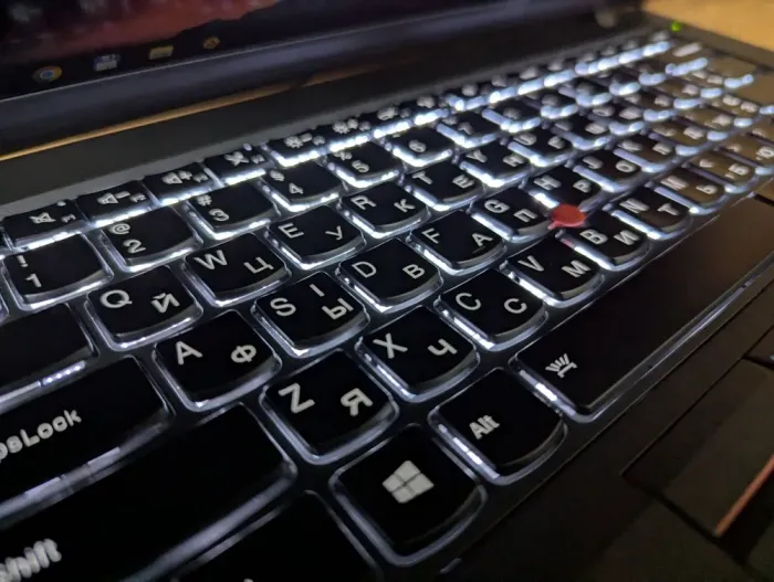 Ноутбук Lenovo ThinkPad T460 / 14" (1920x1080) IPS / Intel Core i7-6600U (2 (4) ядра по 2.6 - 3.4 GHz) / 8 GB DDR4 / 240 GB SSD / Intel HD Graphics 520 / WebCam / TouchID / Windows 10 б/в - зображення 6