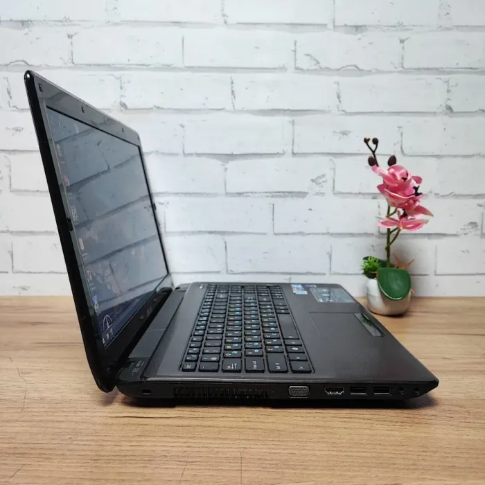 Ноутбук Asus K52J / 15.6" (1366x768) TN / Intel Core i7-740QM (4 (8) ядра по 1.73 - 2.93 GHz) / 8 GB DDR3 / 256 GB SSD / AMD Radeon HD 6370M, 1 GB GDDR3, 64-bit / WebCam / DVD-ROM б/в - зображення 5