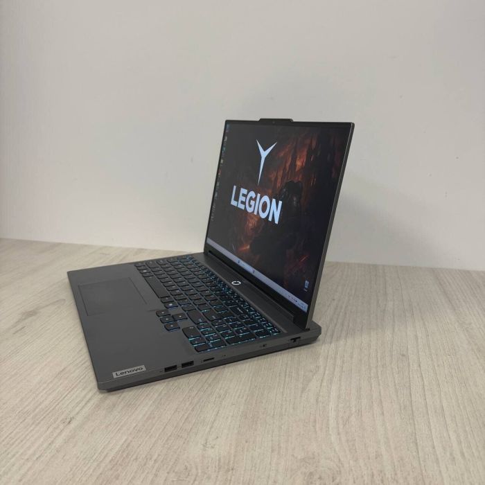 Ігровий ноутбук Б-класу Lenovo Legion 5 16IRX9 / 16" (2560x1600) IPS / Intel Core i7-14700HX (20 (28) ядер по 1,5 - 5,5 ГГц) / 16 ГБ DDR5 / 512 ГБ SSD NVMe / nVidia GeForce RTX 4070, 8 ГБ GDDR6, 128-bit / WebCam б/в - изображение 4