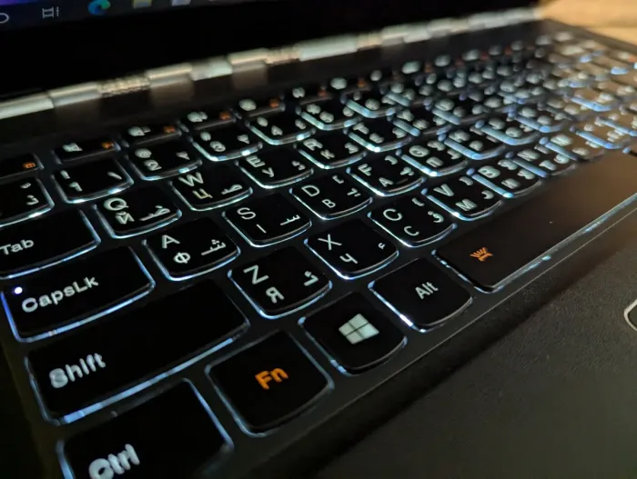 Ноутбук-трансформер Б-клас Lenovo Yoga 900-13 ISK / 13.3" (3200x1800) IPS Touch / Intel Core i7-6500U (2 (4) ядра по 2.5 - 3.1 GHz) / 8 GB DDR3 / 512 GB SSD / Intel HD Graphics 520 / WebCam / Windows 10 б/в - зображення 6