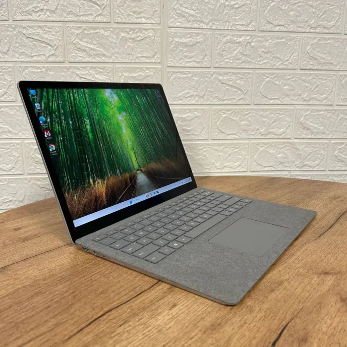 Ультрабук Б-клас Microsoft Surface Laptop 1 / 13.5" (2256x1504) IPS Touch / Intel Core i5-7200U (2 (4) ядра по 2.5 - 3.1 GHz) / 8 GB DDR4 / 256 GB SSD / Intel HD Graphics 620 / WebCam б/в - зображення 5