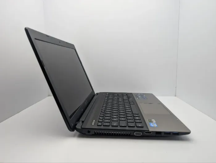 Ноутбук Asus A55V / 15.6" (1366x768) TN / Intel Core i7-3612QM (4 (8) ядра по 2.1 - 3.1 GHz) / 8 GB DDR3 / 240 GB SSD / nVidia GeForce 410M, 1 GB GDDR3, 64-bit / WebCam / DVD-ROM б/в - зображення 4