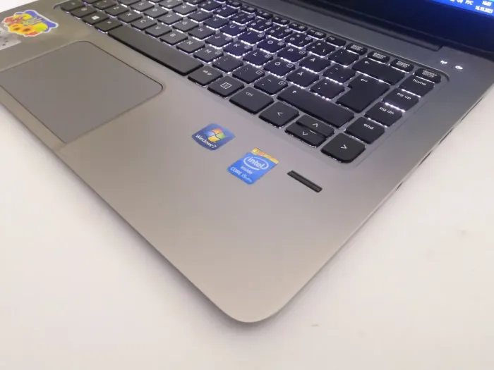 Ноутбук Б-клас HP EliteBook Folio 1040 G1 / 14" (1600x900) TN / Intel Core i5-4310U (2 (4) ядра по 2.0 - 3.0 GHz) / 8 GB DDR3 / 256 GB SSD / Intel HD Graphics 520 / WebCam / HDMI / Windows 10 Pro б/в - зображення 4