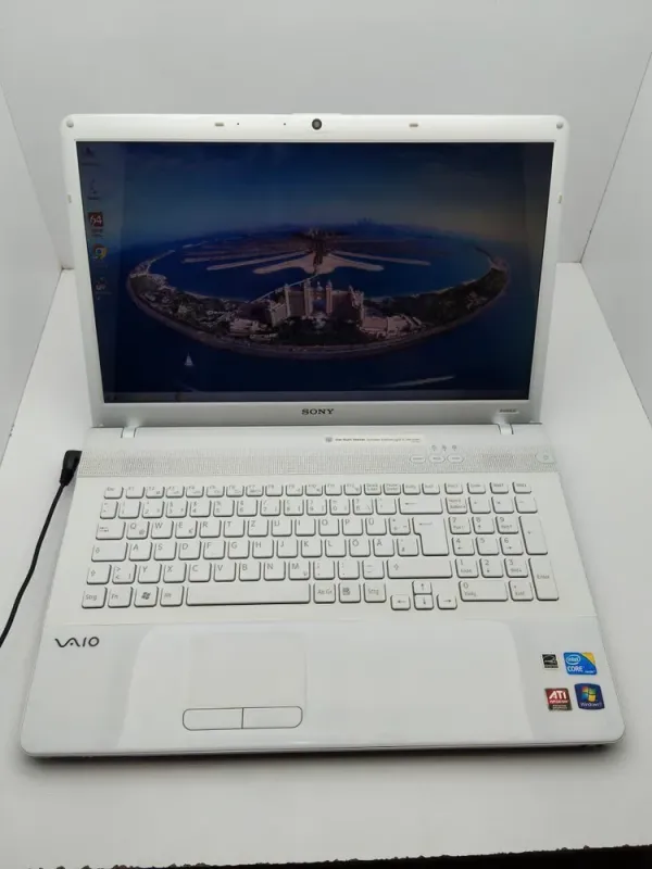 Ноутбук Sony VPC173 / 17.3" (1600x900) TN / Intel Core i3-370M (2 (4) ядра по 2.4 GHz) / 6 GB DDR3 / 320 GB HDD / AMD Radeon HD 5000M / WebCam / АКБ не тримає б/в - зображення 7