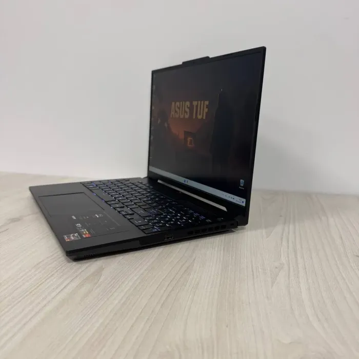 Ігровий ноутбук Asus TUF Gaming Advantage A16 FA617NS / 16" (1920x1200) IPS / AMD Ryzen 7 7735HS (8 (16) ядер по 3.2 - 4.75 GHz) / 16 GB DDR5 / 512 GB SSD NVMe / AMD Radeon RX 7600S, 8 GB GDDR6, 128-bit / WebCam б/в - зображення 5
