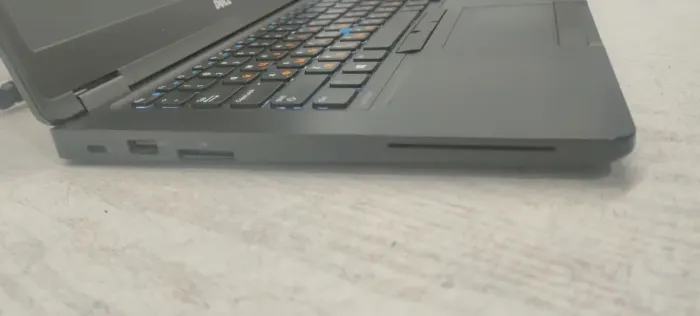 Ультрабук Б-класс Dell Latitude 5480 / 14" TN / Intel Core i5-7300U (2(4) ядра по 2.6-3.5GHz) / 8GB DDR4 / 256GB SSD / HD Graphics 620 б/в - зображення 5