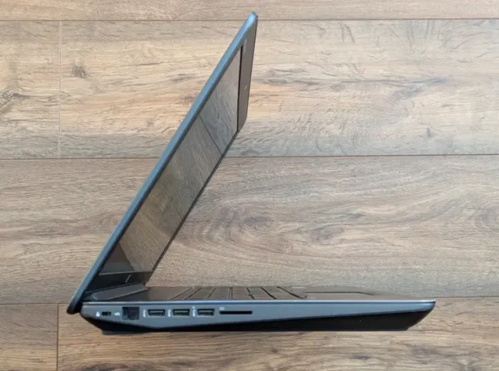 Мобільна робоча станція HP ZBook 17 G3 / 17.3" (1920x1080) IPS / Intel Core i5-6440HQ (4 ядра по 2.6 - 3.5 GHz) / 16 GB DDR4 / 512 GB SSD / nVidia Quadro M3000M, 4 GB GDDR5, 256-bit / WebCam / Win 10 Pro б/в - зображення 4