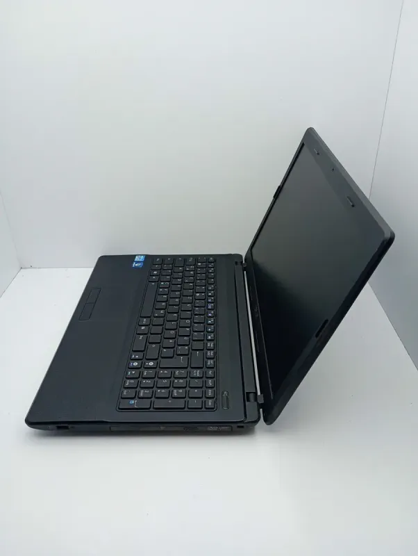 Ноутбук Asus K54 / 15.6" (1366x768) TN / Intel Core i3-2310M (2 (4) ядра по 2.1 GHz) / 6 GB DDR3 / 500 GB HDD / Intel HD Graphics 3000 / WebCam б/в - зображення 4