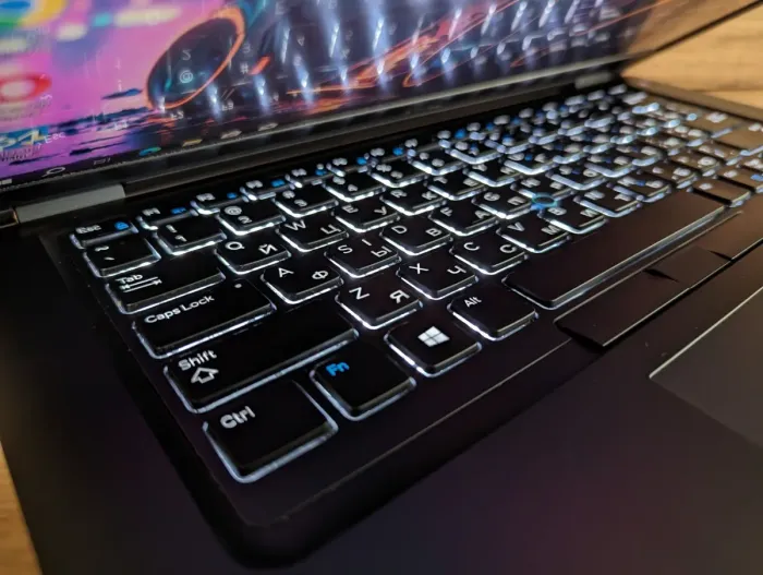 Ультрабук Dell Latitude 5490 / 14" (1920x1080) IPS / Intel Core i5-8250U (4 (8) ядра по 1.6 - 3.4 GHz) / 16 GB DDR4 / 480 GB SSD / Intel UHD Graphics 620 / WebCam / Windows 10 б/в - зображення 6