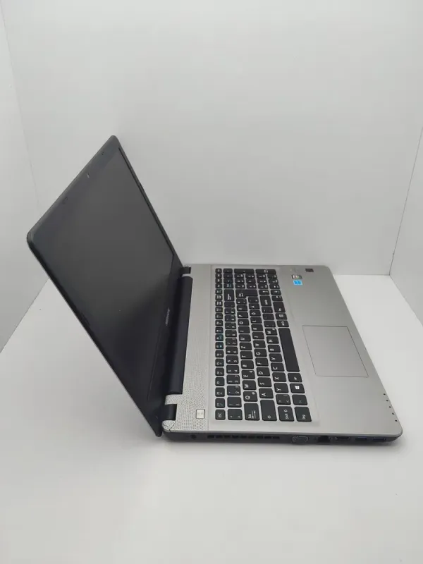 Ноутбук Б-клас Acer Medion E6418 / 15.6" (1366x768) TN / Intel Core i5-5257U (2 (4) ядра по 2.7 - 3.1 GHz) / 6 GB DDR3 / 120 GB SSD / Intel Iris Graphics 6100 / WebCam / DVD-ROM / АКБ не тримає б/в - зображення 6