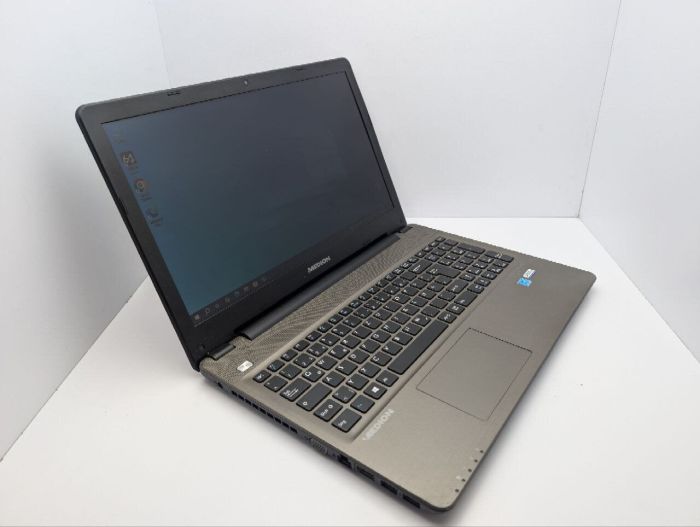 Ноутбук Medion Akoya E6422 / 15.6" (1366x768) TN / Intel Core i5-6200U (2 (4) ядра по 2.3 - 2.8 GHz) / 8 GB DDR3 / 120 GB SSD / Intel HD Graphics 520 / WebCam б/в - зображення 5
