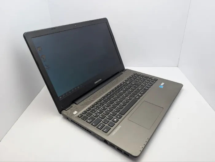 Ноутбук Medion Akoya E6422 / 15.6" (1366x768) TN / Intel Core i5-6200U (2 (4) ядра по 2.3 - 2.8 GHz) / 8 GB DDR3 / 120 GB SSD / Intel HD Graphics 520 / WebCam б/в - зображення 5