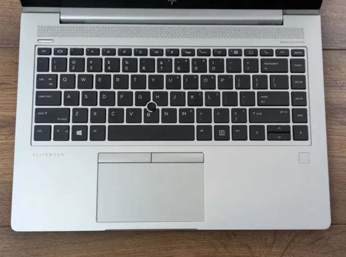 Ультрабук HP Elitebook 745 G5 / 14" (1920x1080) IPS / AMD Ryzen 7 Pro 2700U (4 (8) ядра по 2.2 - 3.8 GHz) / 8 GB DDR4 / 256 GB SSD / AMD Radeon Vega 10 Graphics / WebCam / Fingerprint / HDMI б/в - зображення 3