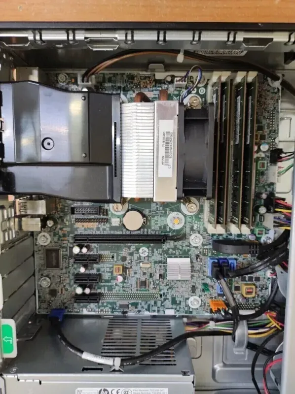 Комп'ютер HP ProDesk 600 G1 SFF / Intel Core i3-4130 (2(4) ядра по 3.4GHz) / 8GB DDR3 / 240GB SSD / HD Graphics 4400 / 240W / DVD-RW / DisplayPort б/в - зображення 6