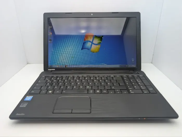 Ноутбук Toshiba Satellite C50-A / 15.6" (1366x768) TN / Intel Celeron N2820 (2 ядра по 2.13 - 2.39 GHz) / 8 GB DDR3 / 250 GB HDD / Intel HD Graphics / WebCam / DVD-ROM б/в - изображение 2