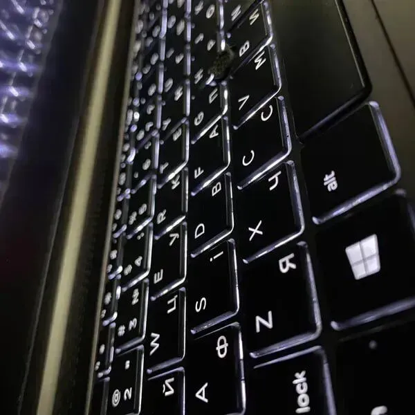 Мобільна робоча станція HP Zbook 15u G6 / 15.6" (1920x1080) IPS / Intel Core i7-8665U (4 (8) ядра по 1.9 - 4.8 GHz) / 16 GB DDR4 / 512 GB SSD / AMD Radeon Pro WX 3200, 4 GB GDDR5, 128-bit / WebCam / TouchID б/в - зображення 6