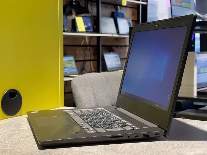 Ноутбук Lenovo V330-14IKB / 14" (1920x1080) TN / Intel Core i5-8250U (4 (8) ядра по 1.6 - 3.4 GHz) / 8 GB DDR4 / 512 GB SSD / Intel UHD Graphics 620 / WebCam б/в - зображення 4