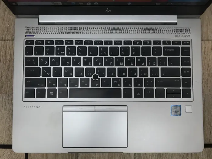Ультрабук Б-клас HP EliteBook 840 G5 / 14" (1920x1080) IPS / Intel Core i5-8350U (4 (8) ядра по 1.7 - 3.6 GHz) / 8 GB DDR4 / 256 GB SSD M.2 / Intel UHD Graphics 620 / WebCam / Fingerprint / HDMI б/в - зображення 5