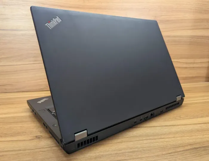 Мобільна робоча станція Lenovo ThinkPad P71 / 17.3" (3840x2160) IPS / Intel Xeon E3-1535M v6 (4 (8) ядра по 3.1 - 4.2 GHz) / 64 GB DDR4 / 1000 GB SSD + 512 GB SSD / nVidia Quadro P4000, 8 GB GDDR5, 256-bit / WebCam / TouchID / Windows 10 б/в - зображення 7