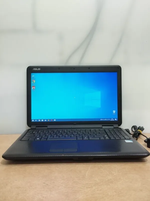 Ноутбук Asus P50IJ / 15.6" (1366x768) TN / Intel Pentium T4400 (2 ядра по 2.2 GHz) / 4 GB DDR2 / 120 GB SSD / Intel GMA 4500M Graphics / WebCam / АКБ не тримає б/в - зображення 2