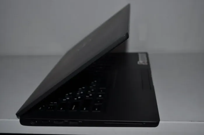 Ультрабук Б-клас Dell Latitude 7400 / 14" (1920x1080) IPS / Intel Core i5-8265U (4 (8) ядра по 1.6 - 3.9 GHz) / 8 GB DDR4 / 256 GB SSD / Intel UHD Graphics / WebCam / HDMI / Windows 11 Pro б/в - зображення 5