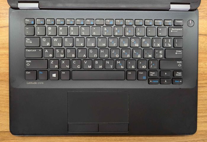 Нетбук Б-клас Dell Latitude E7270 / 12.5" (1366x768) TN / Intel Core i5-6300U (2 (4) ядра по 2.4 - 3.0 GHz) / 8 GB DDR4 / 240 GB SSD / Intel HD Graphics 520 / WebCam / HDMI / Windows 10 б/в - зображення 4