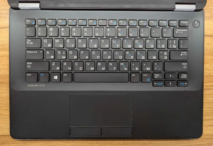 Нетбук Б-клас Dell Latitude E7270 / 12.5" (1366x768) TN / Intel Core i5-6300U (2 (4) ядра по 2.4 - 3.0 GHz) / 8 GB DDR4 / 240 GB SSD / Intel HD Graphics 520 / WebCam / HDMI / Windows 10 б/в - зображення 4